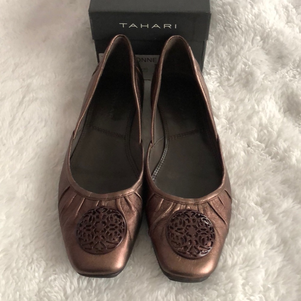 NIB Tahari flats